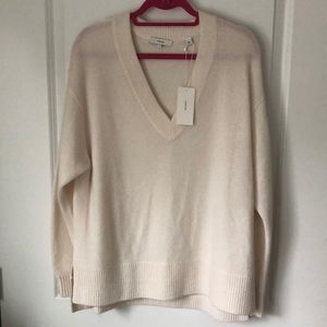 VINCE NWT 100% Cashmere Cream V-neck sweater